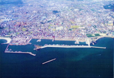 ���`���i